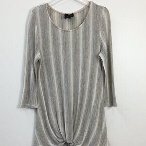 W5 Twist Front Knot Textured Sheer Long Sleeve Top Size M EXCELLENT Condition